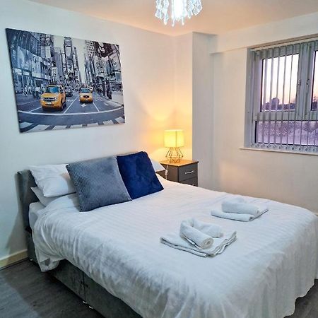 Spacious Apartment For Holiday And Contractor Groups In Salford - Private Parking - By Nmb Serviced Accommodation Манчестер Экстерьер фото