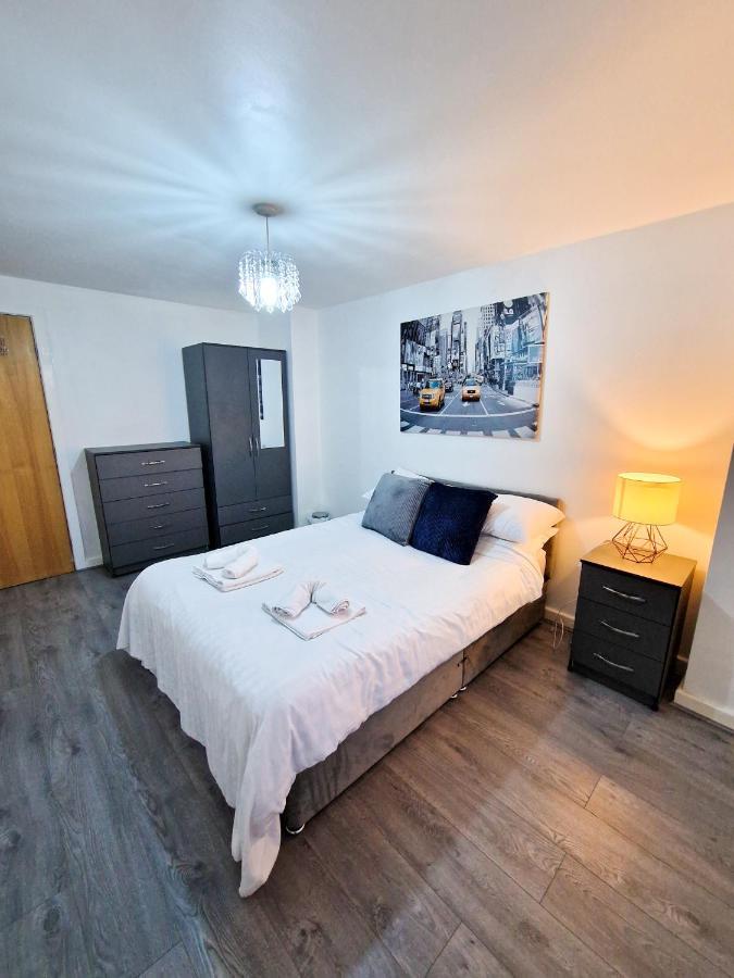 Spacious Apartment For Holiday And Contractor Groups In Salford - Private Parking - By Nmb Serviced Accommodation Манчестер Экстерьер фото