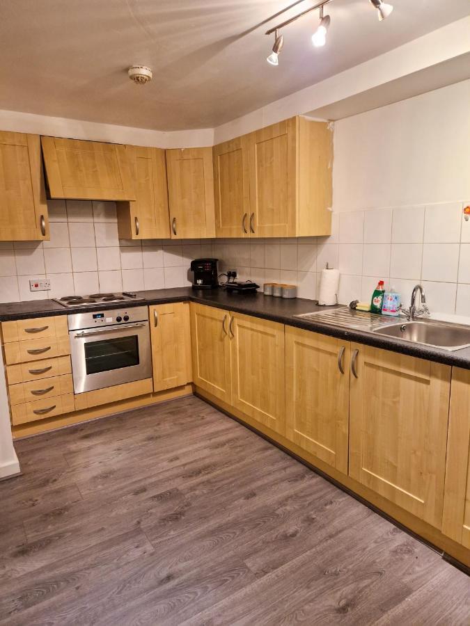 Spacious Apartment For Holiday And Contractor Groups In Salford - Private Parking - By Nmb Serviced Accommodation Манчестер Экстерьер фото