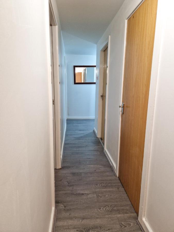 Spacious Apartment For Holiday And Contractor Groups In Salford - Private Parking - By Nmb Serviced Accommodation Манчестер Экстерьер фото