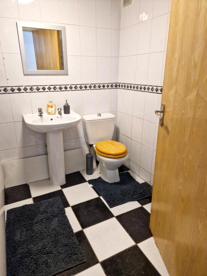 Spacious Apartment For Holiday And Contractor Groups In Salford - Private Parking - By Nmb Serviced Accommodation Манчестер Экстерьер фото