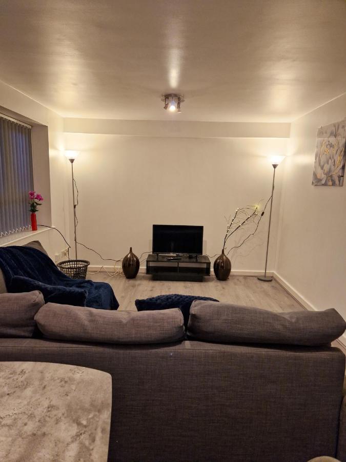 Spacious Apartment For Holiday And Contractor Groups In Salford - Private Parking - By Nmb Serviced Accommodation Манчестер Экстерьер фото