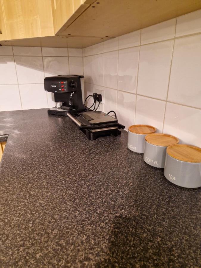 Spacious Apartment For Holiday And Contractor Groups In Salford - Private Parking - By Nmb Serviced Accommodation Манчестер Экстерьер фото
