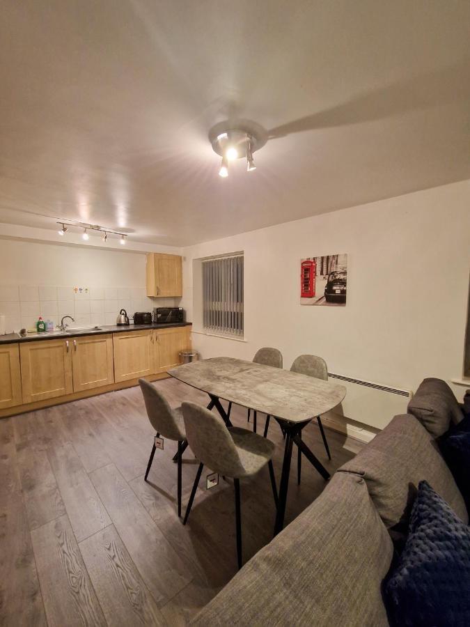 Spacious Apartment For Holiday And Contractor Groups In Salford - Private Parking - By Nmb Serviced Accommodation Манчестер Экстерьер фото